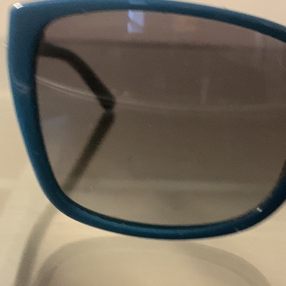 Versace sunglasses - Picture 6 of 9